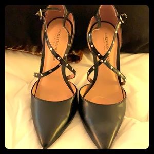 Strapped pumps with studded flare